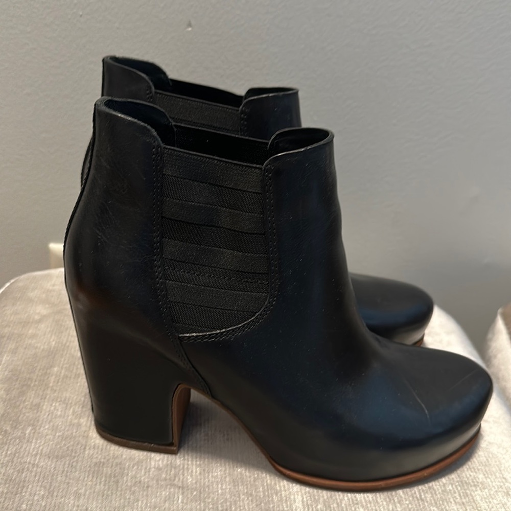 Kork-Ease Shirome Black Leather Booties Size 8 Good Condition
